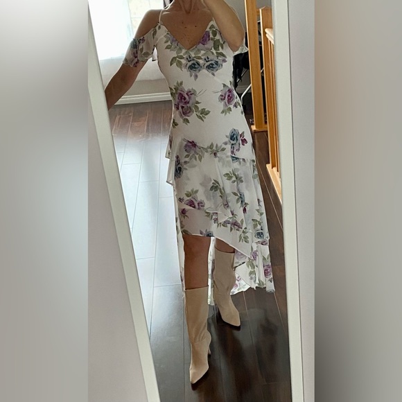 Le Chateau Women’s Chiffon Cold Shoulder Dress - Picture 9 of 11